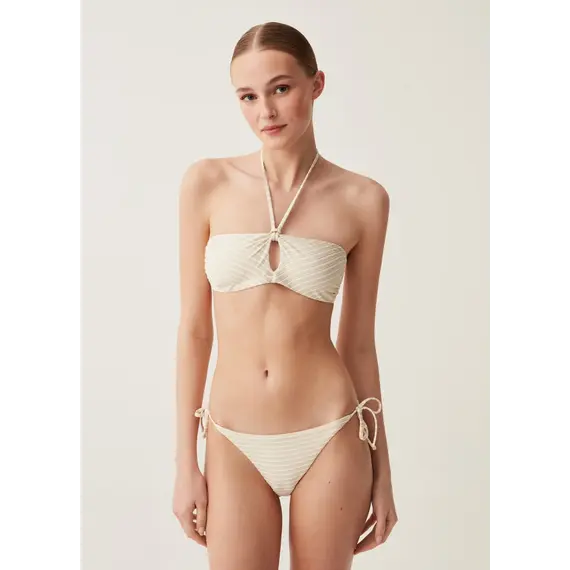 "Bikini per femra", Madhësia: M, Ngjyra: E përzier
