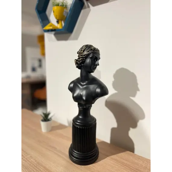 C0079 - Woman with knob